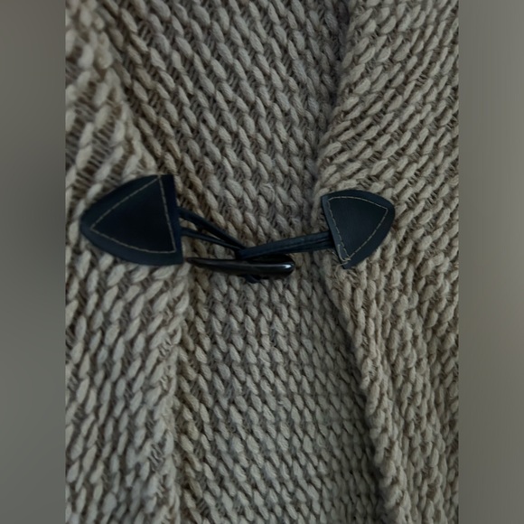 Poncho/ Shawl - Picture 2 of 3